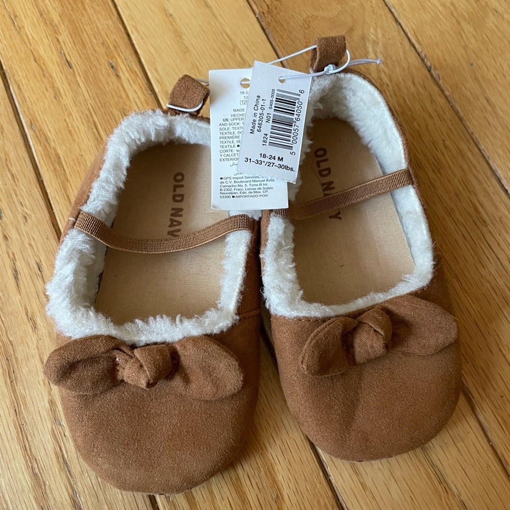 Old navy NWT 18-24 month bow moccasins